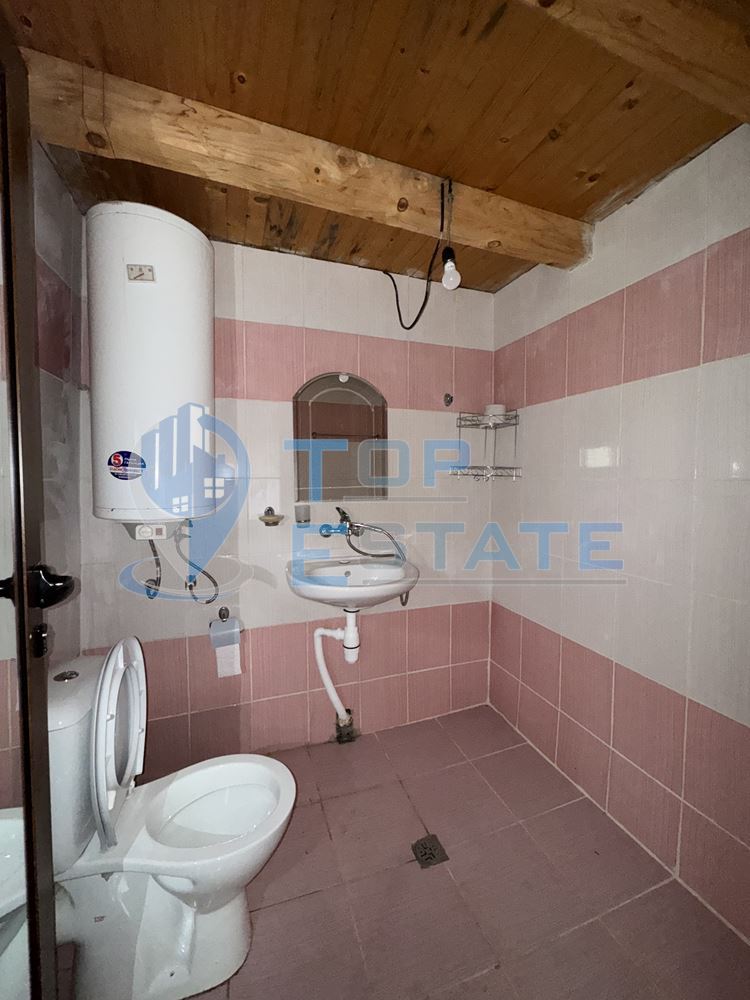 Двуетажна къща с панорамна гледка в гр. Елена, област Велико Търново - 0