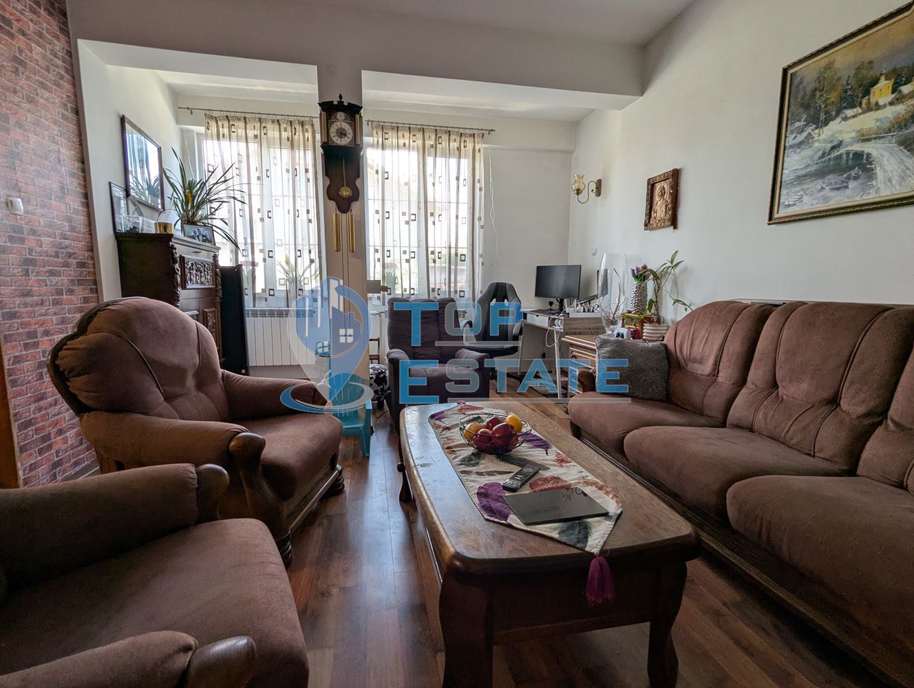 Масивна триетажна къща със сауна и басейн в близост до центъра на град Горна Оряховица, област Велико Търново - 0