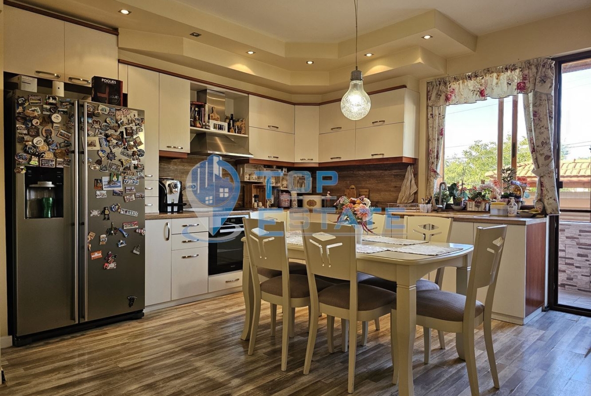 Обзаведена къща с три спални, барбекю, двор и гараж в село Поликраище, област Велико Търново - 0