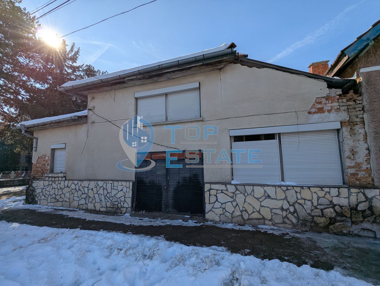 Едноетажна тухлена къща в близост до детска градина в град Борово, област Русе - 0