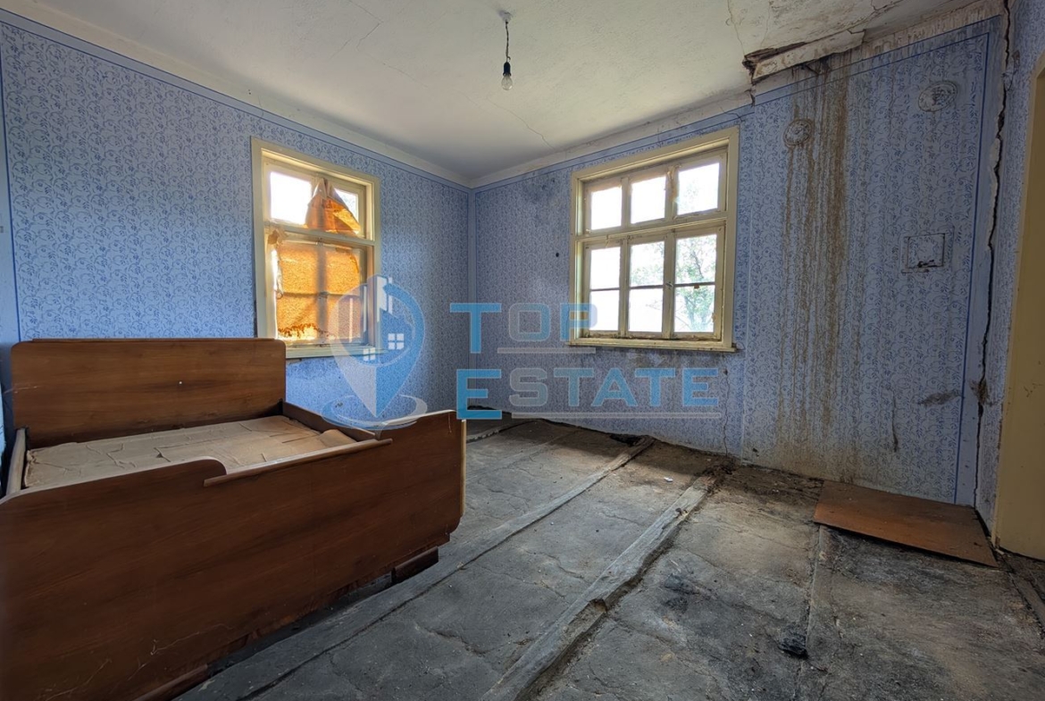 Двуетажна къща с уникална панорамна гледка в Тревненския балкан - 0