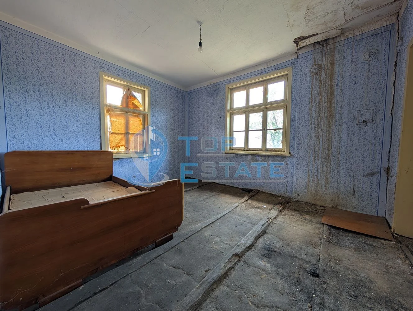 Двуетажна къща с уникална панорамна гледка в Тревненския балкан - 0