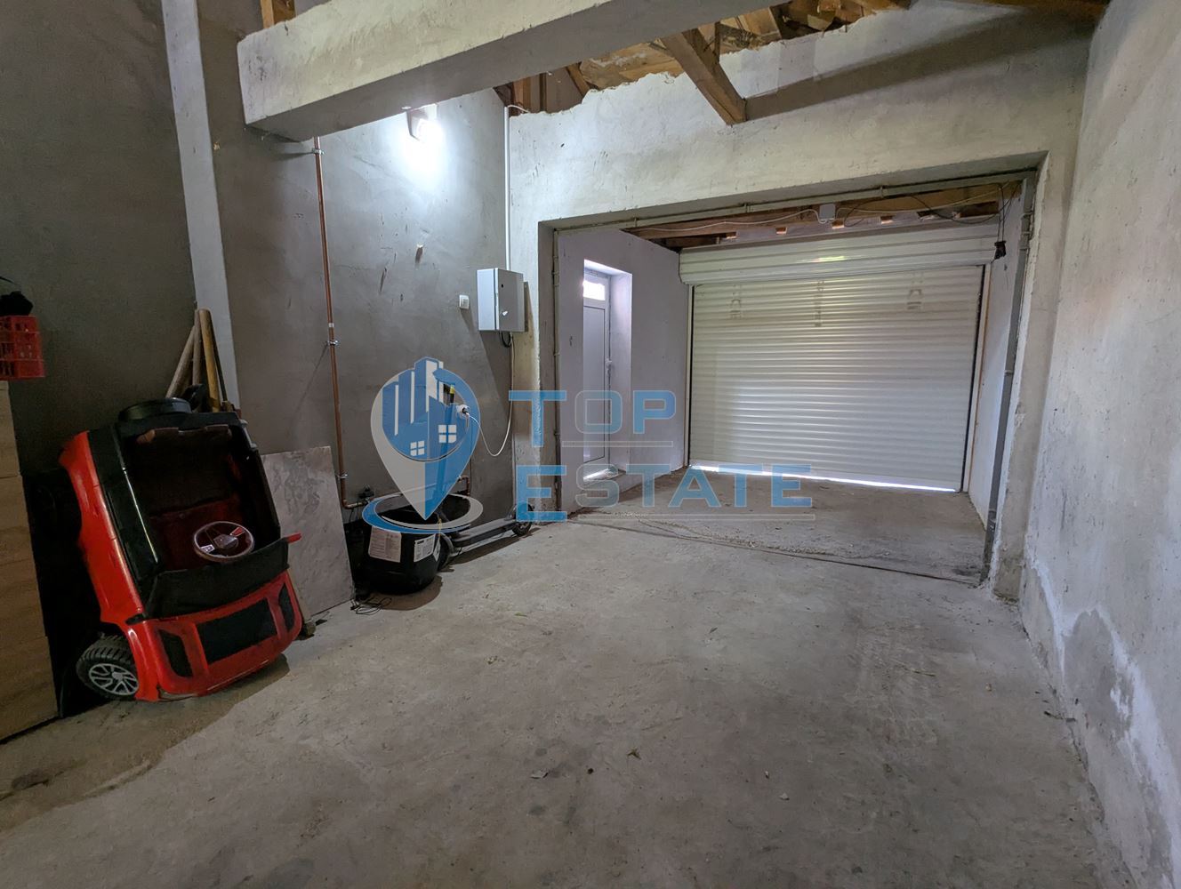 Масивна триетажна къща със сауна и басейн в близост до центъра на град Горна Оряховица, област Велико Търново - 0