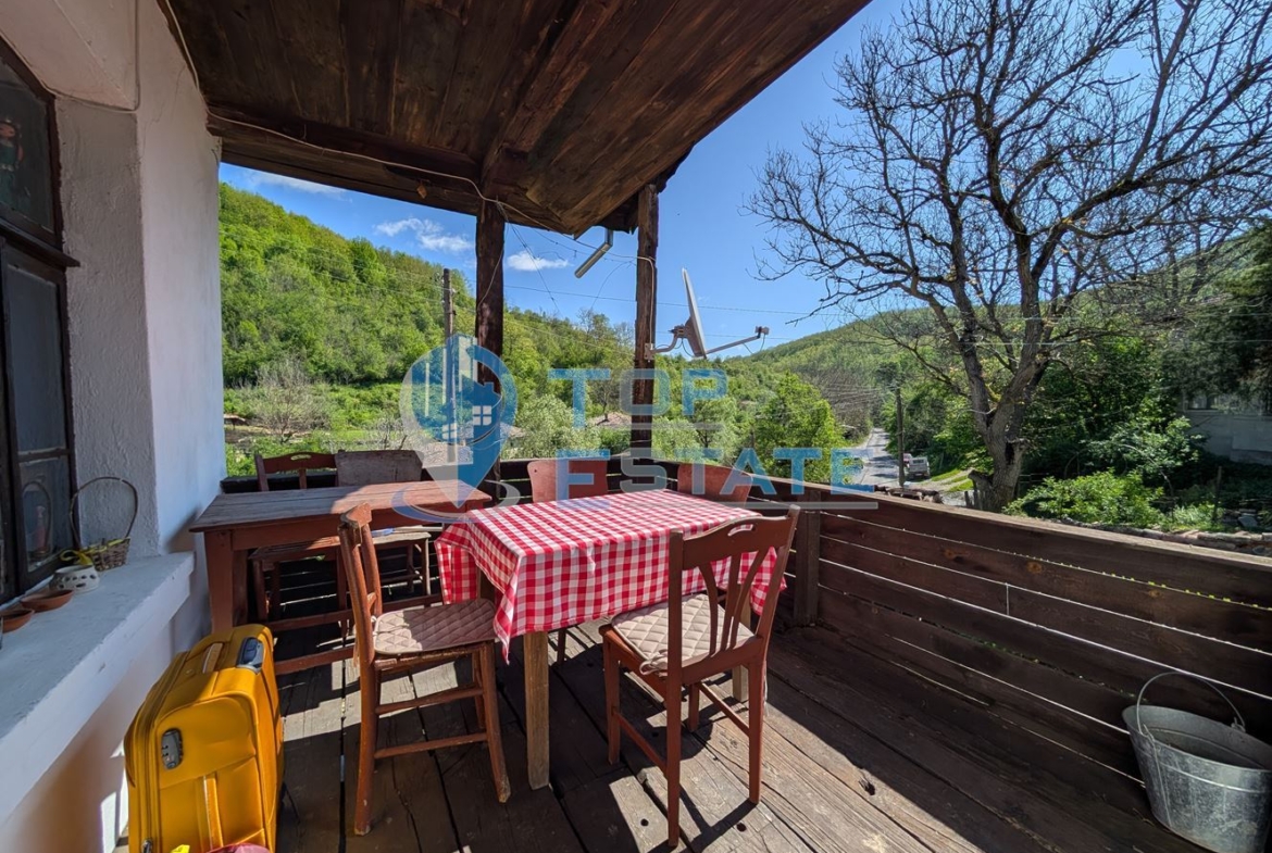 Автентична реновирана къща в град Елена - 0