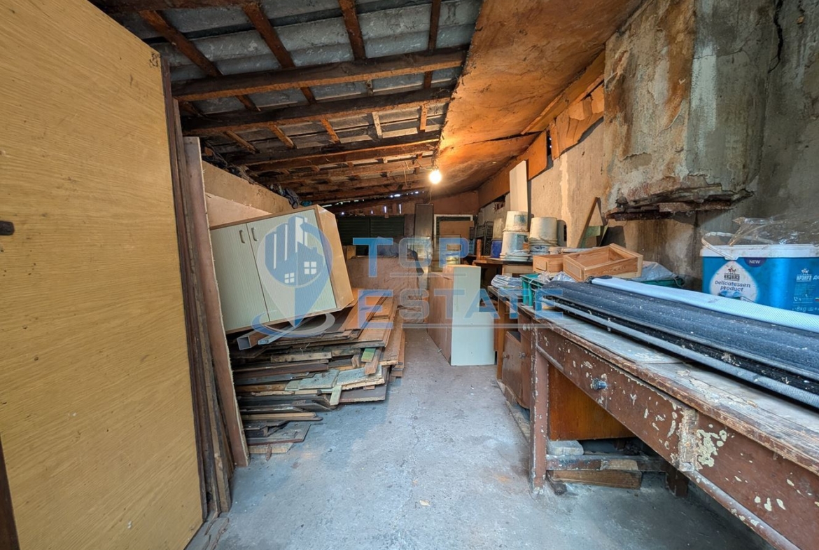 Едноетажна къща с кладенец и гараж в квартал Калтинец, град Горна Оряховица - 0