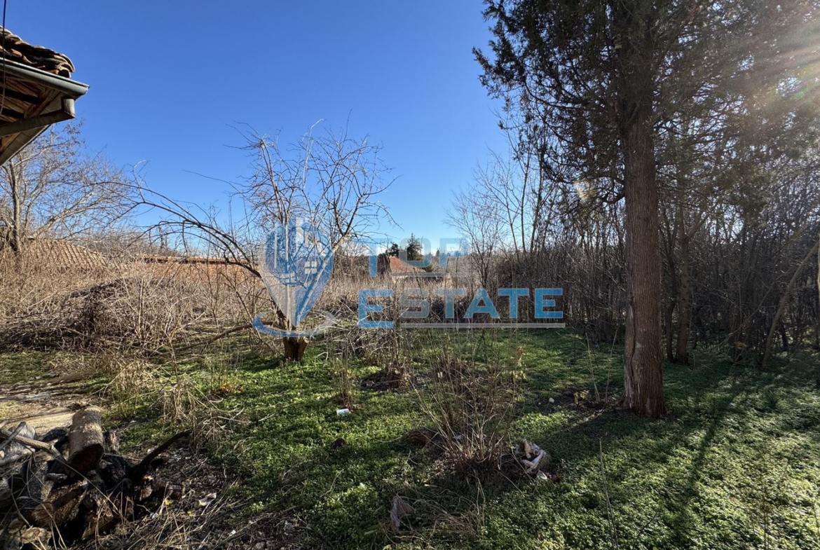 Здрава тухлена къща с голям двор в с. Масларево, област Велико Търново. - 0