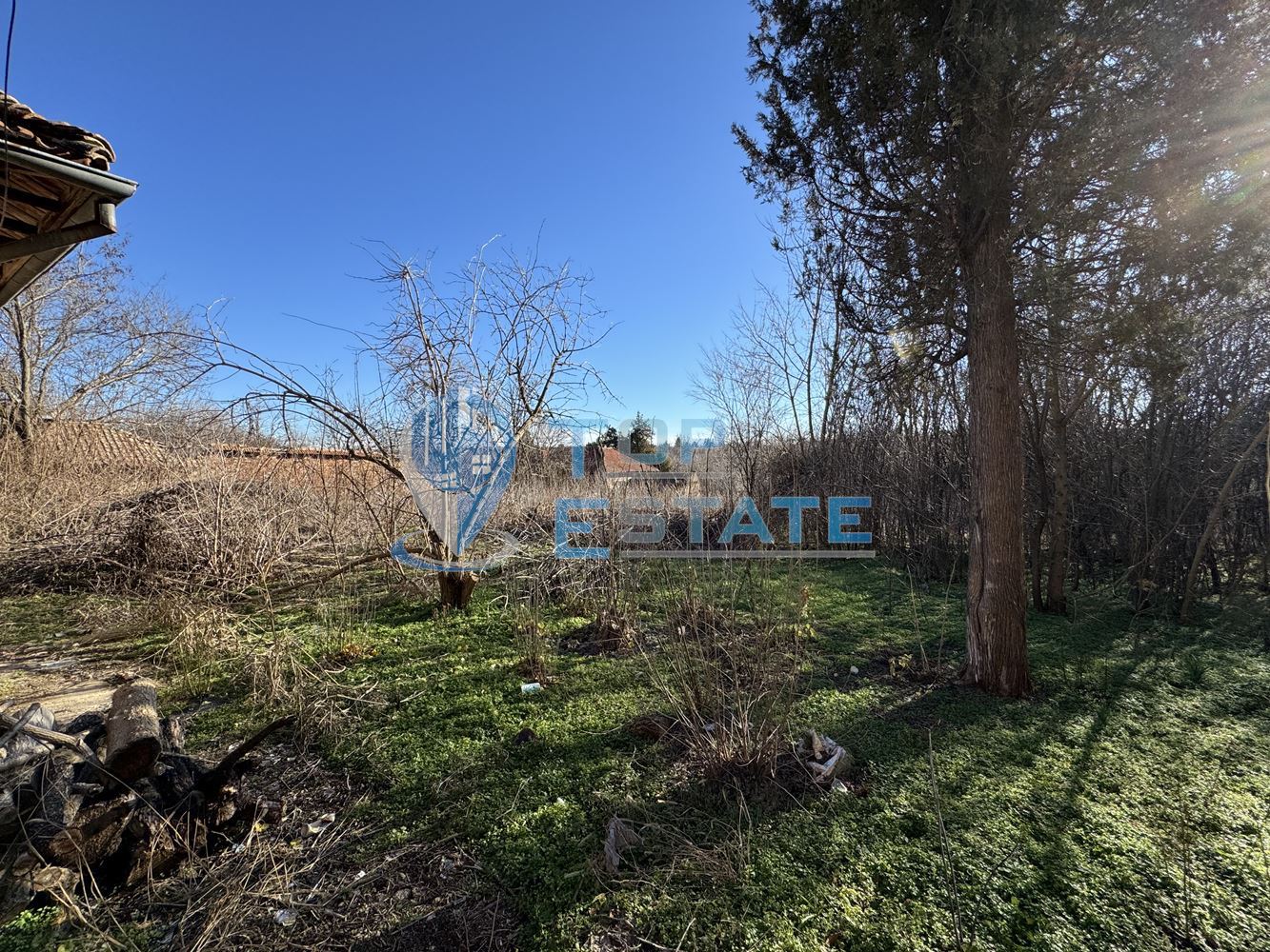 Здрава тухлена къща с голям двор в с. Масларево, област Велико Търново. - 0