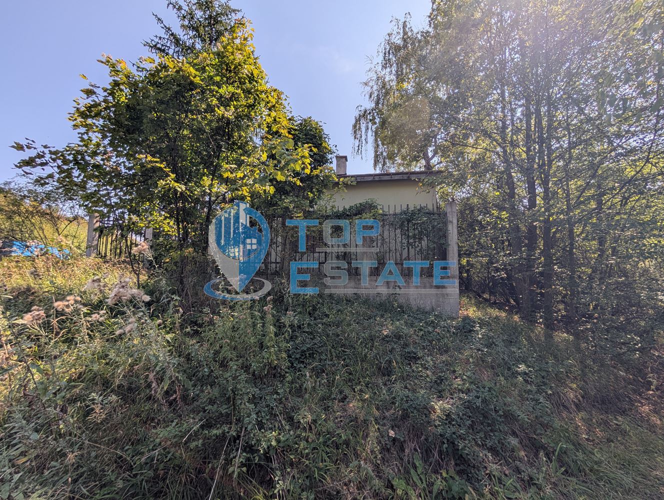 Едноетажна къща в централната част на Стара планина, в землището на село Станчов хан - 0