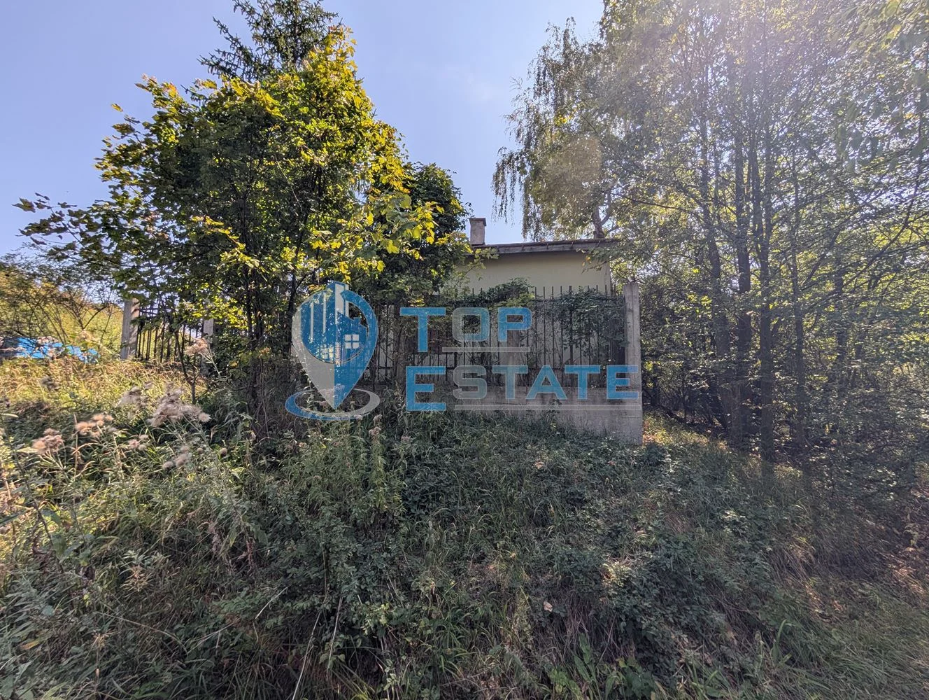 Едноетажна къща в централната част на Стара планина, в землището на село Станчов хан - 0