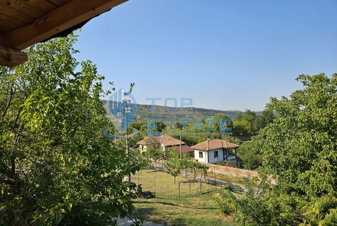 Къща с голям двор в село Горско Косово до язовир Александър Стамболийски - 0