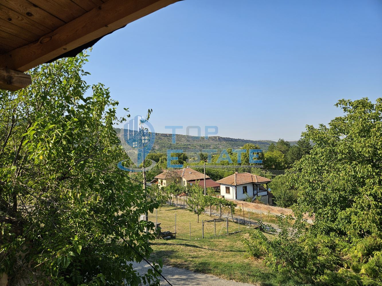 Къща с голям двор в село Горско Косово до язовир Александър Стамболийски - 0