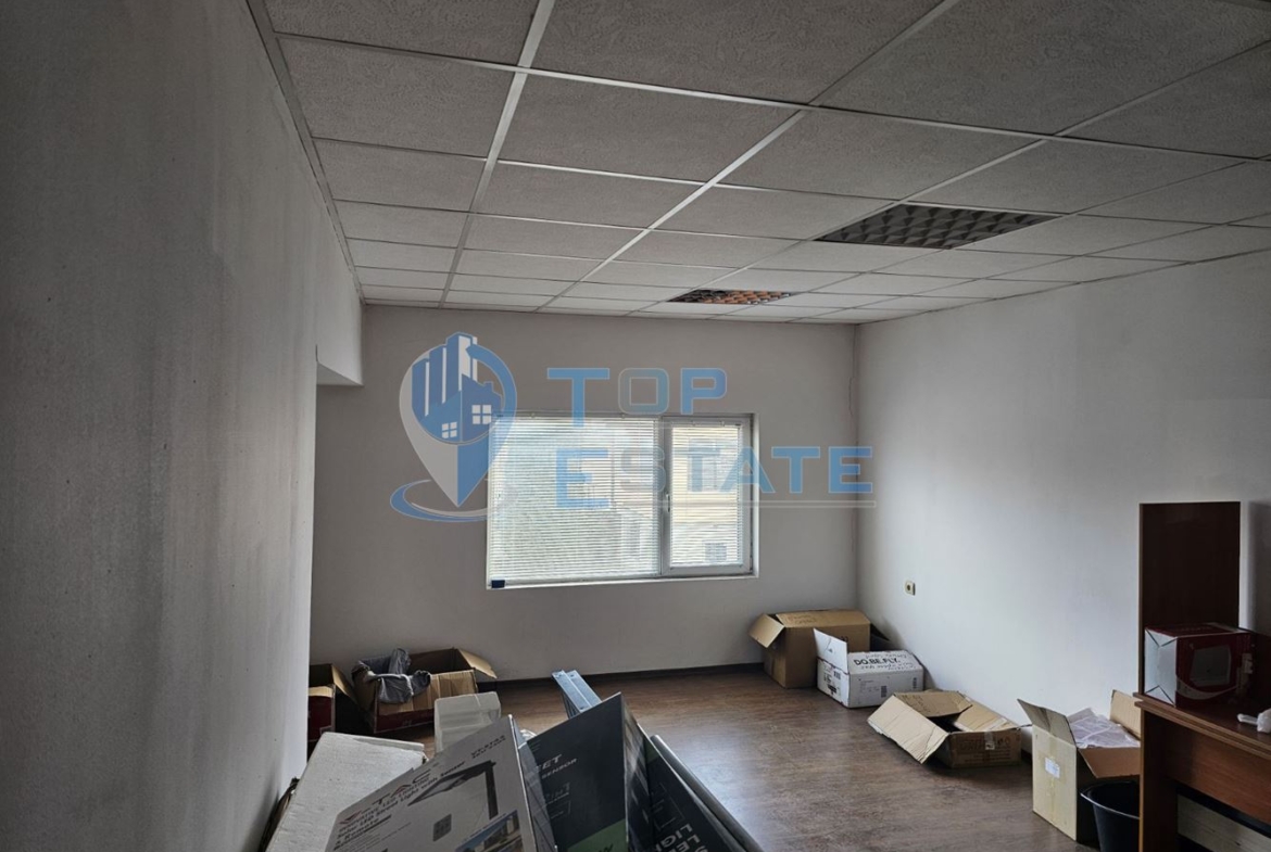 Просторен офис със самостоятелен достъп под наем в град Горна Оряховица - 0