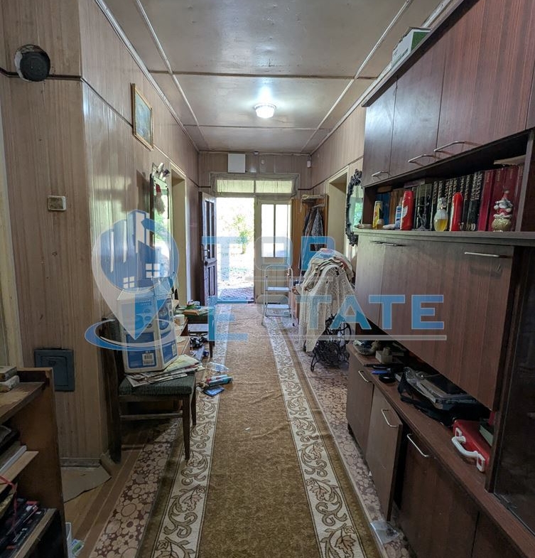 Тухлена къща на тиха и спокойна улица в село Поликраище, област Велико Търново - 0