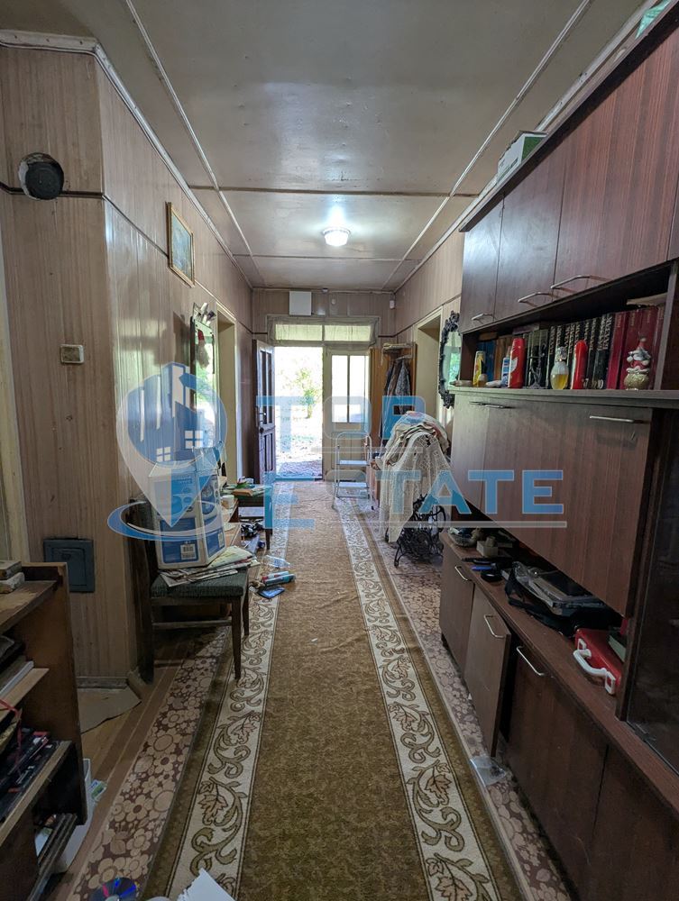 Тухлена къща на тиха и спокойна улица в село Поликраище, област Велико Търново - 0