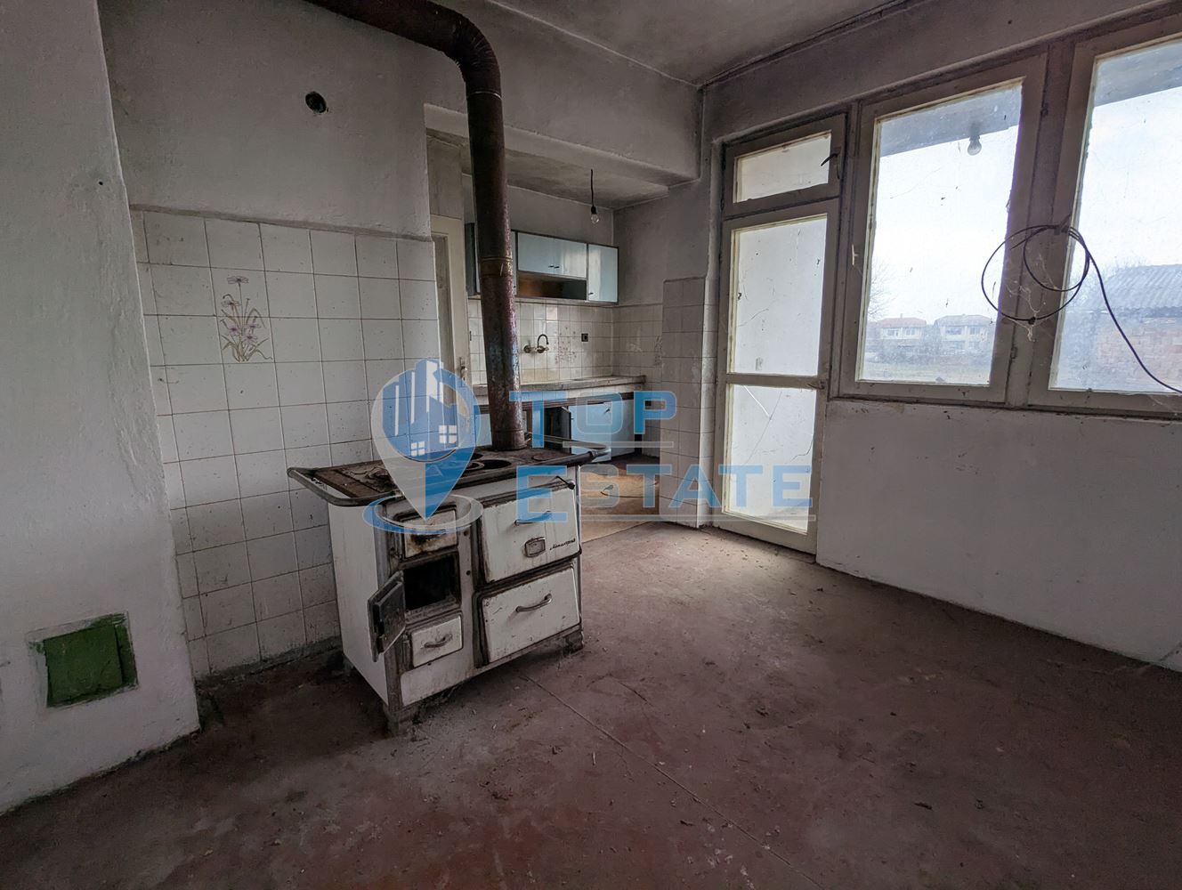 Двуетажна масивна къща в град Стражица, област Велико Търново - 0