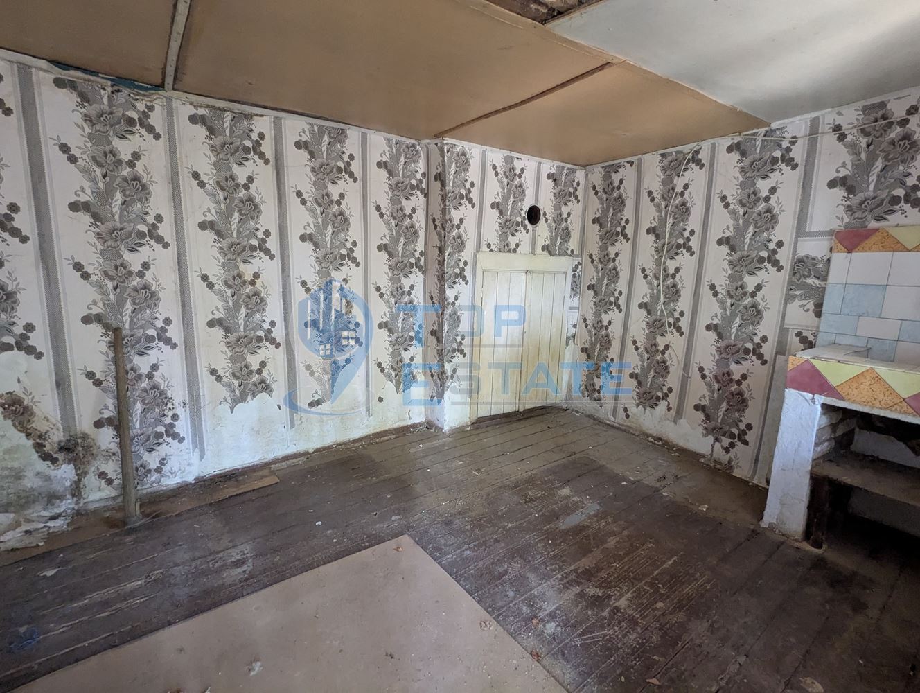 Двуетажна тухлена къща в село Драгижево, област Велико Търново - 0