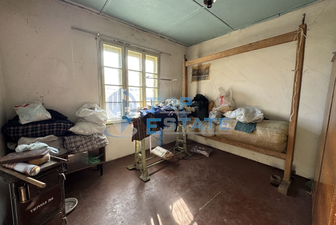 Тухлена къща с кладенец в с. Козаревец, област Велико Търново - 0