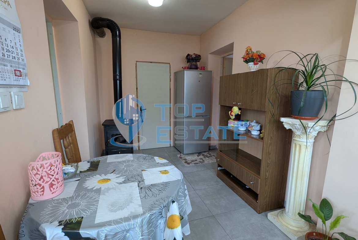 Ремонтирана тухлена къща на главната улица в село Добри дял, обл. Велико Търново - 0