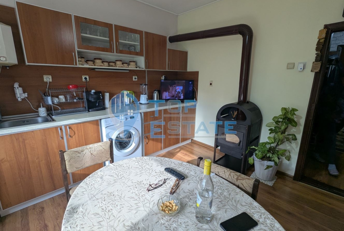 Просторна едноетажна тухлена къща в квартал Калтинец, град Горна Оряховица, област Велико Търново - 0