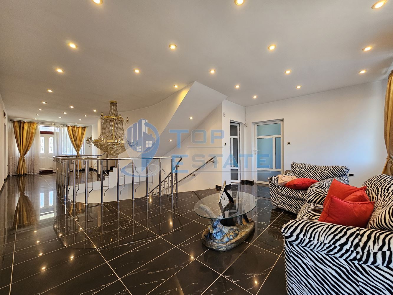 Новопостроена обзаведена къща с втора къща, голям двор и гаражи гр. Лясковец-0 Новопостроена обзаведена къща с втора къща, голям двор и гаражи гр. Лясковец - 0