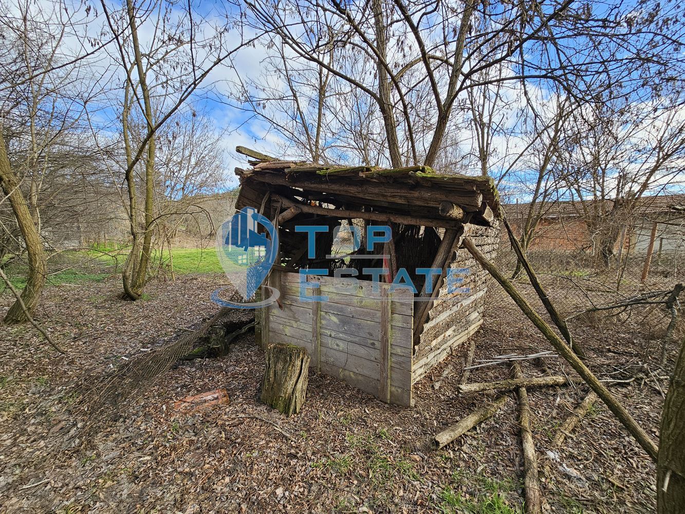 Тухлена къща с вътрешна тоалетна и голям двор в село Драгомирово, община Свищов - 0