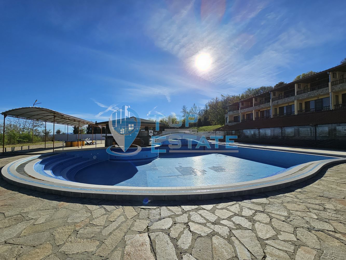 Хотел с три басейна и прекрасна панорама над гр. Лясковец-0 Хотел с три басейна и прекрасна панорама над гр. Лясковец - 0