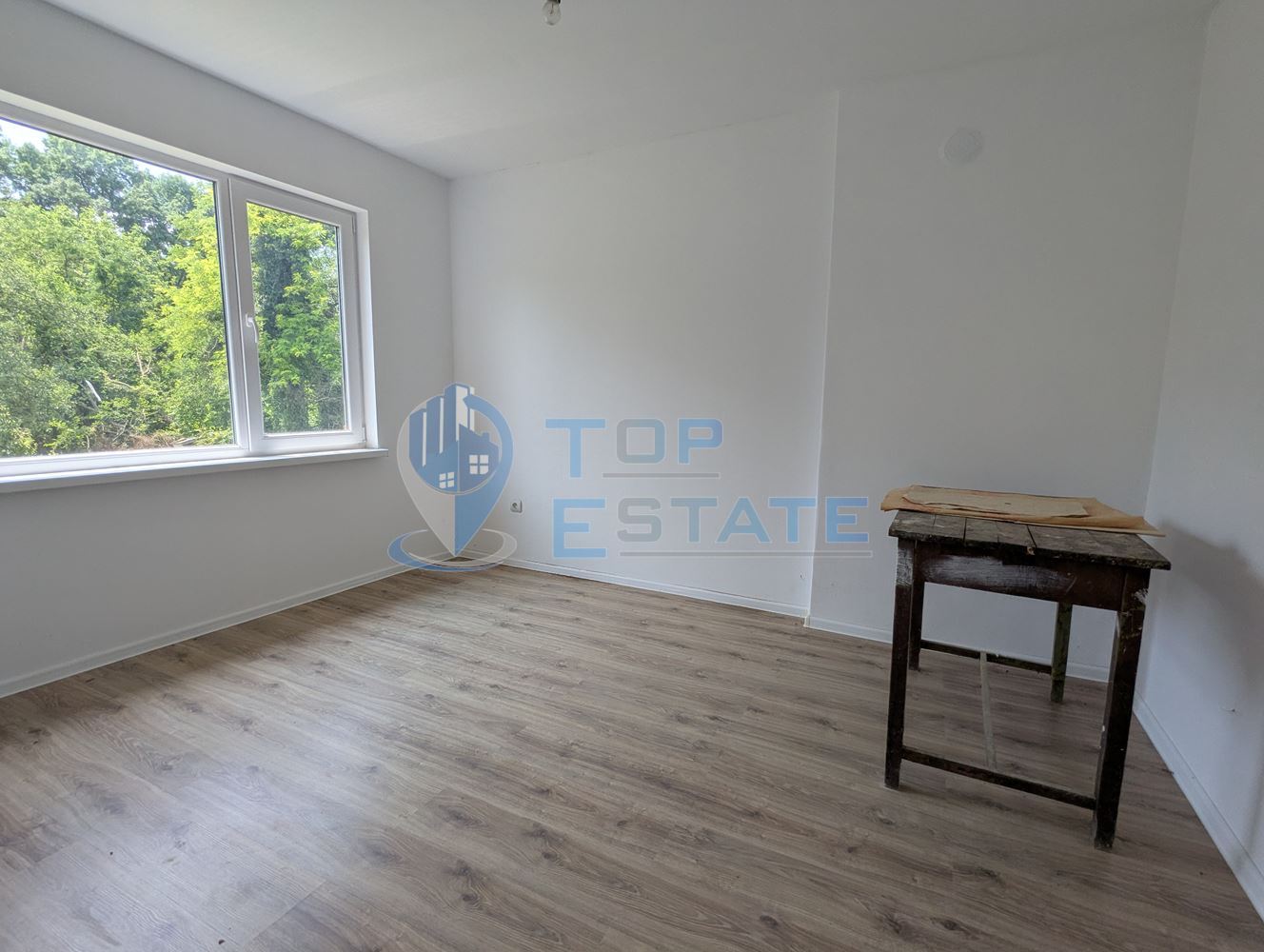 Двуетажна тухлена къща разположена в село Стамболово, община Павликени, област Велико Търново - 0