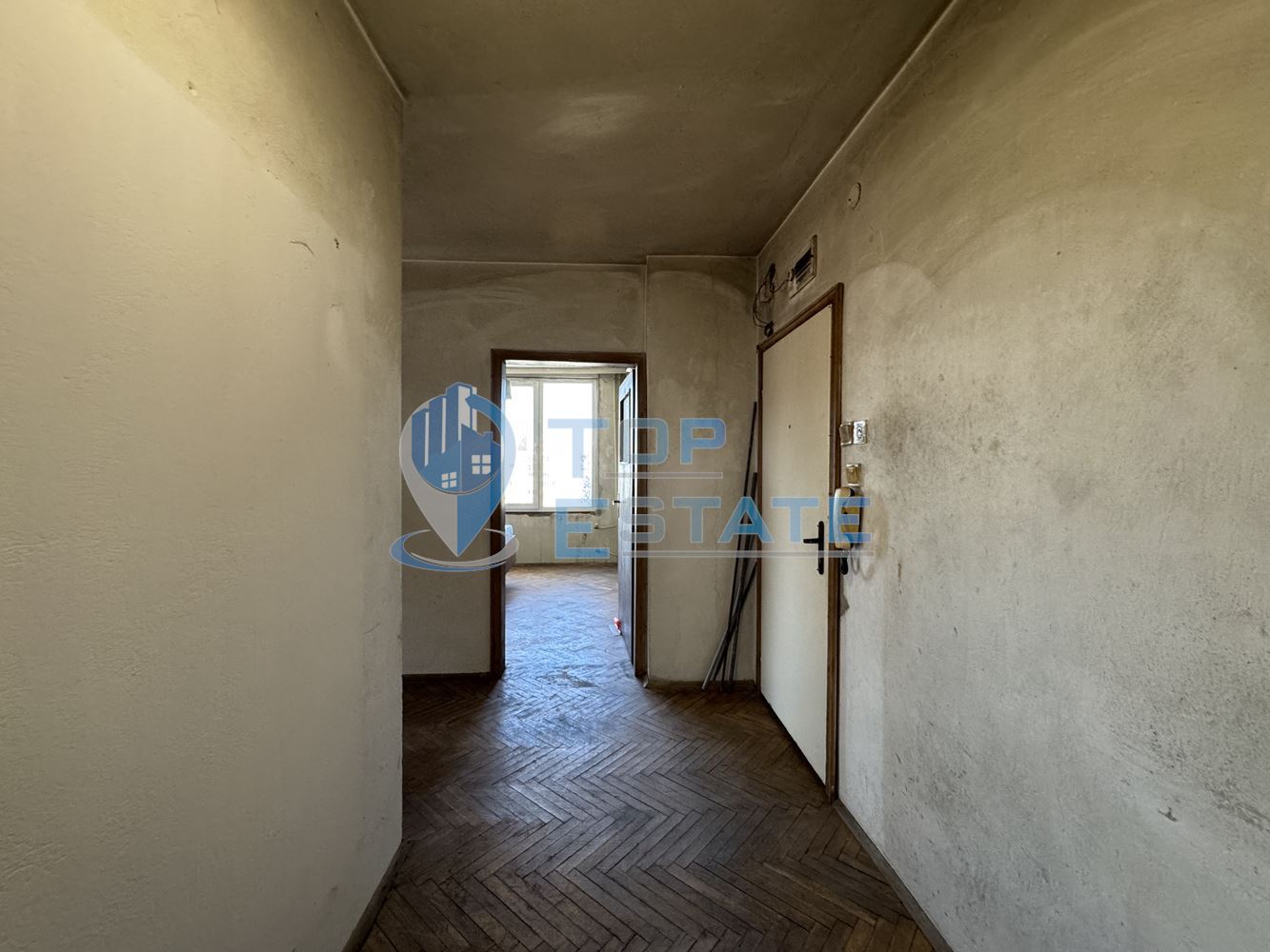 Тристаен тухлен апартамент в кв. Колю Фичето, град Велико Търново - 0