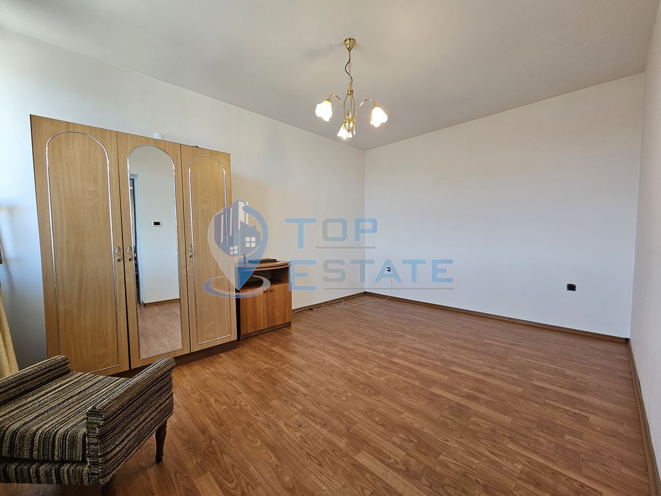 Новопостроена обзаведена къща с втора къща, голям двор и гаражи гр. Лясковец-0 Новопостроена обзаведена къща с втора къща, голям двор и гаражи гр. Лясковец - 0