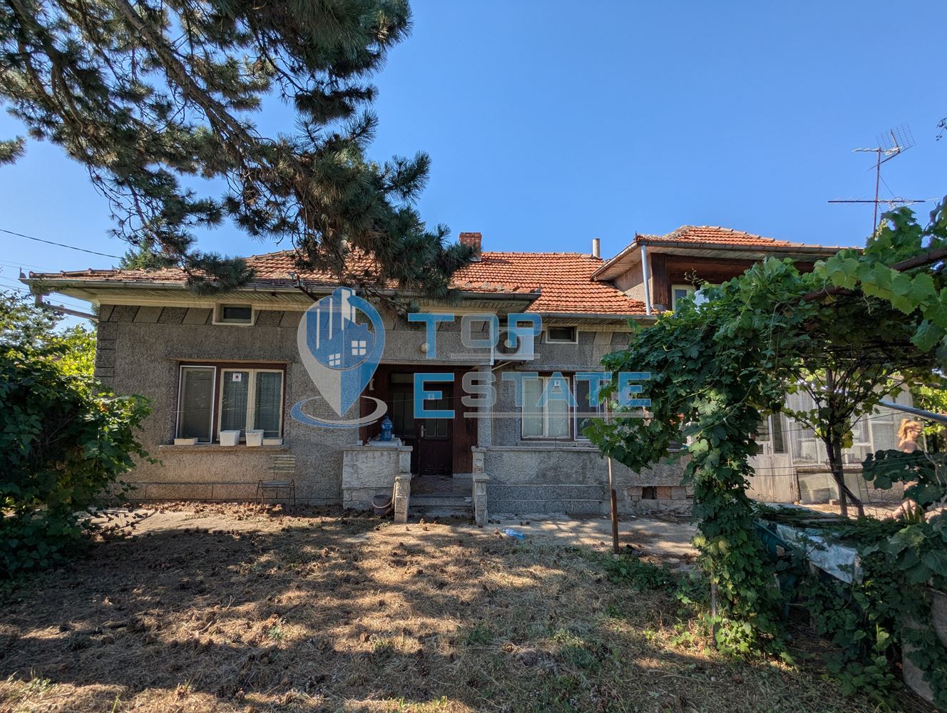 Тухлена къща на тиха и спокойна улица в село Поликраище, област Велико Търново - 0