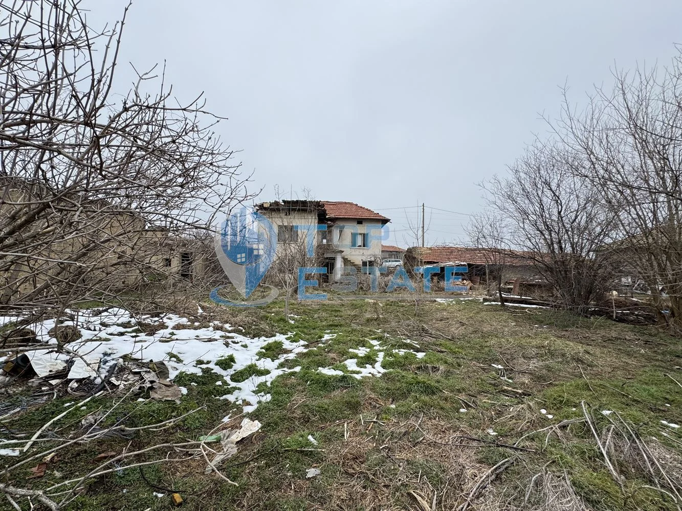 Двуетажна къща с голям двор в село Страхилово, област Велико Търново - 0
