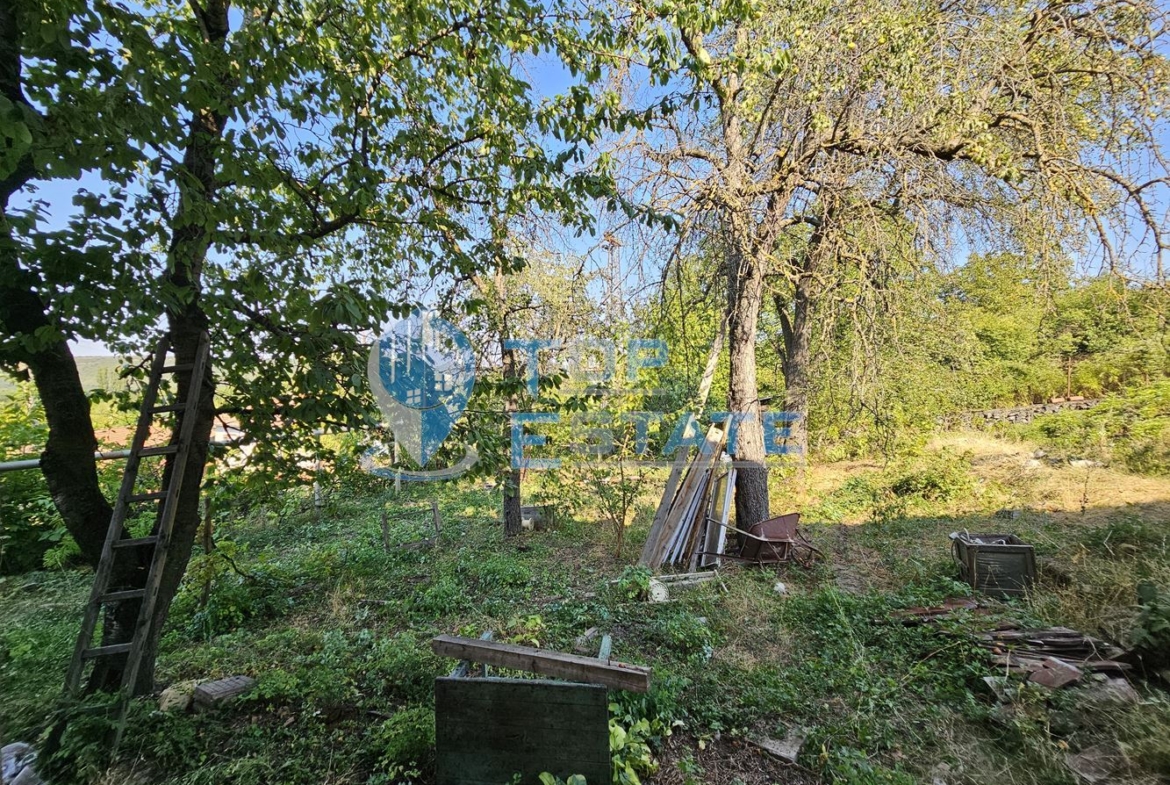 Къща с голям двор в село Горско Косово до язовир Александър Стамболийски - 0