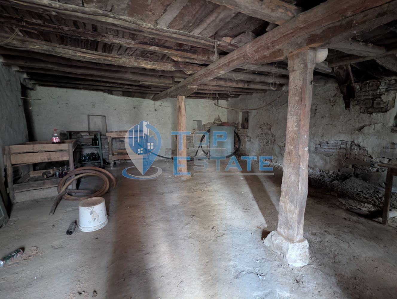 Къща с голям двор и кладенец в село Благоево, област Велико Търново - 0