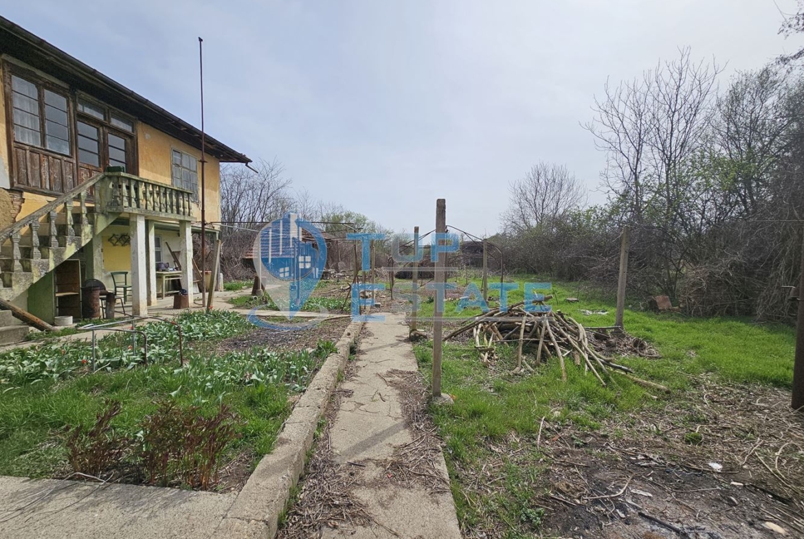 Двуетажна къща с голям двор в село Върбица, област Велико Търново - 0