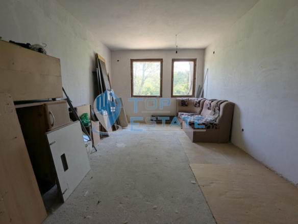 Двустаен апартамент в тухлена сграда в близост до гарата в град Стражица, област Велико Търново - 0