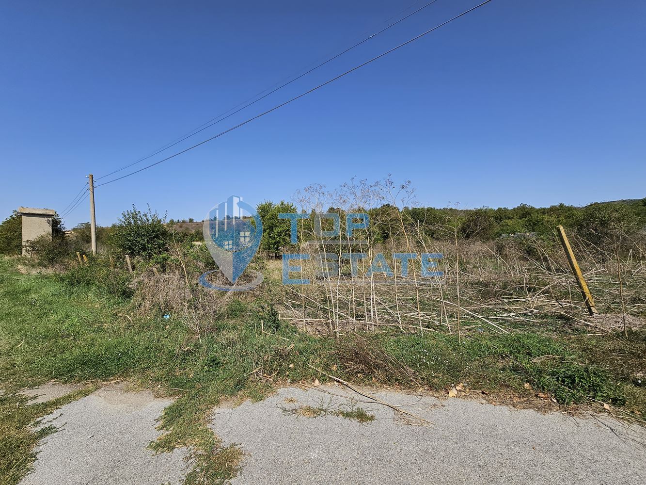 Промишлен имот с огромен парцел с трафопост в село Садина-0 Промишлен имот с огромен парцел с трафопост в село Садина - 0