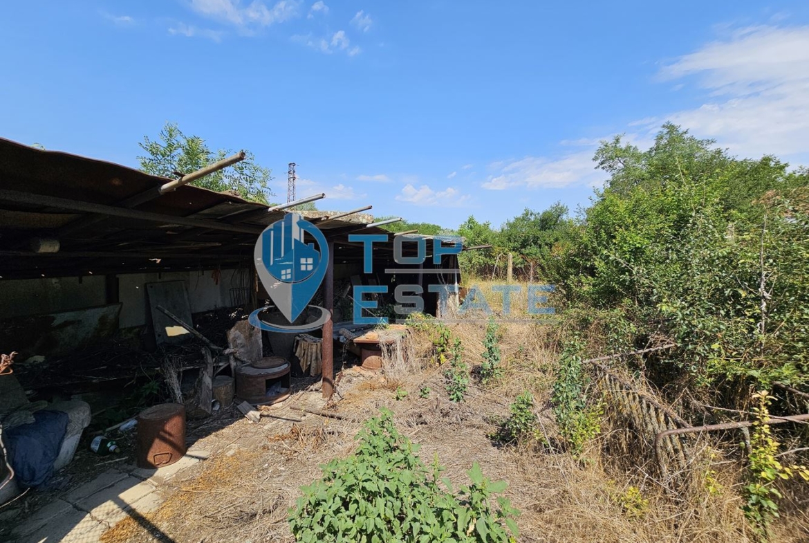 Двуетажна тухлена къща с гараж и голям двор в село Добромирка - 0