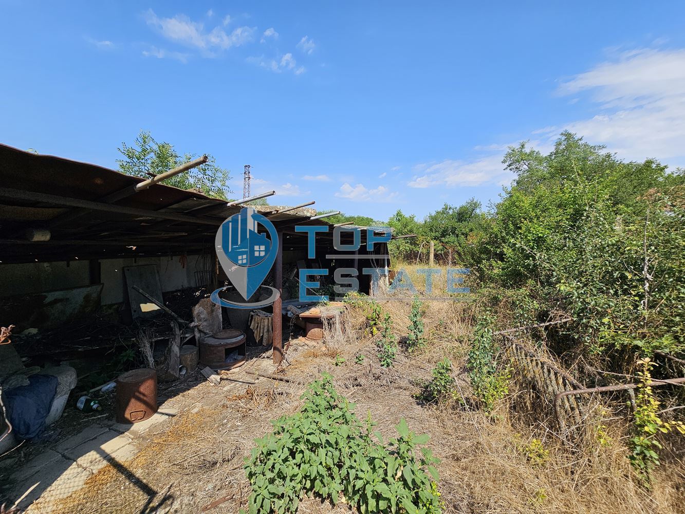 Двуетажна тухлена къща с гараж и голям двор в село Добромирка - 0