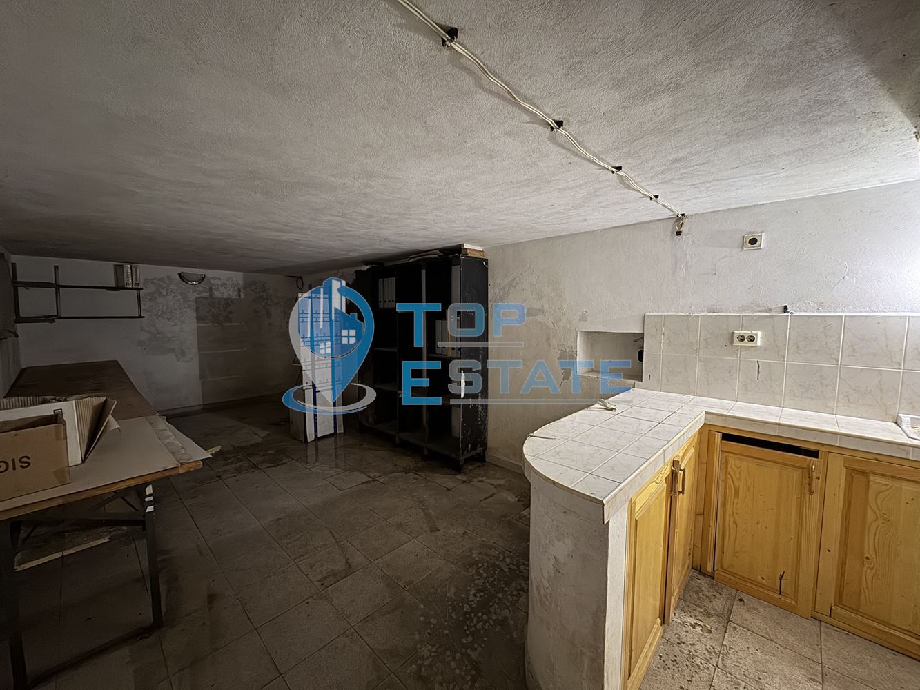 Двуетажна сграда подходяща за развитие на бизнес в центъра на град Павликени, област Велико Търново - 0