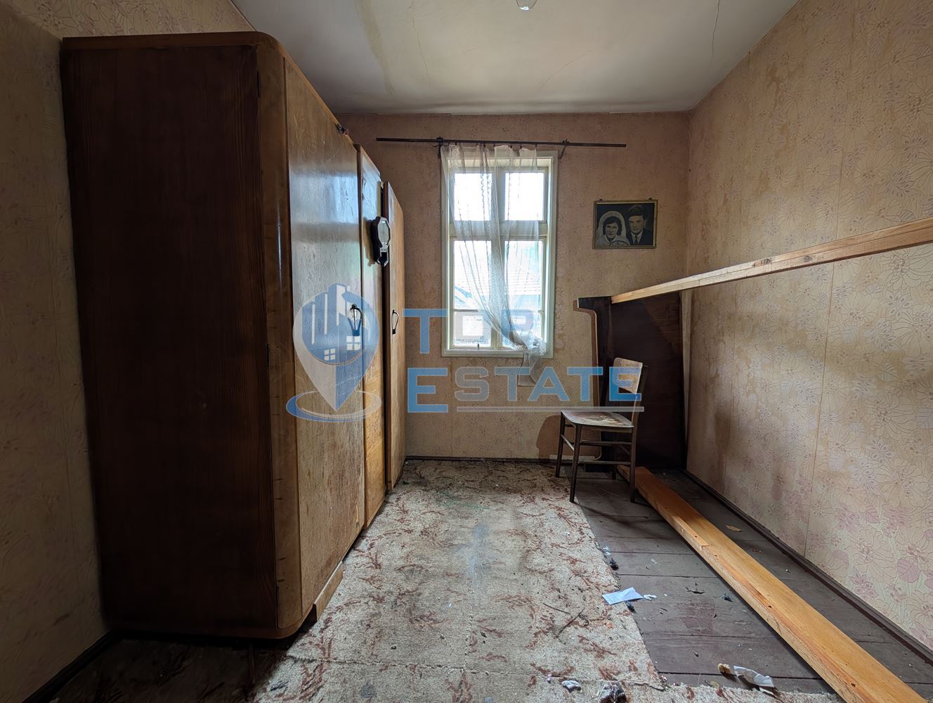 Двуетажна тухлена къща в близост до град Плачковци - 0