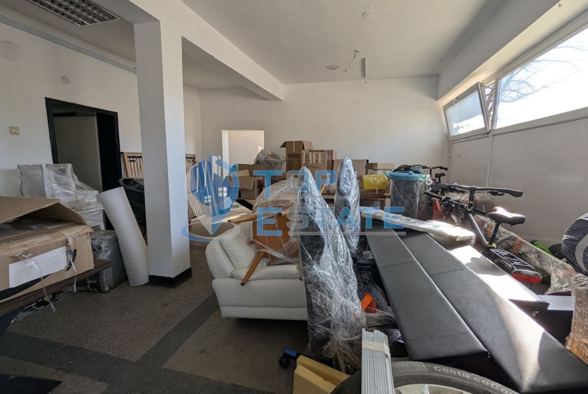 Промишлено помешение на центъра на село Първомайци, област Велико Търново - 0