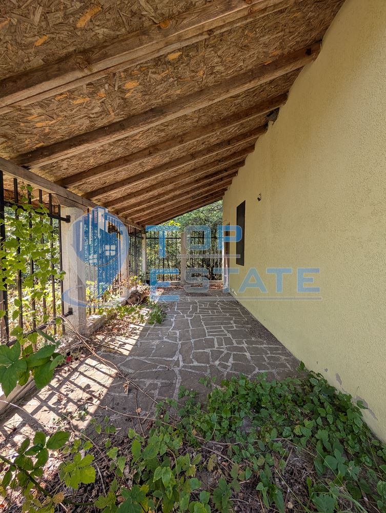 Едноетажна къща в централната част на Стара планина, в землището на село Станчов хан - 0