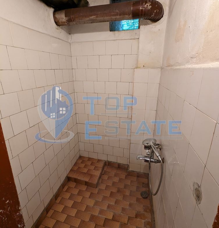 Двуетажна къща с кладенец и гараж в град Сухиндол - 0