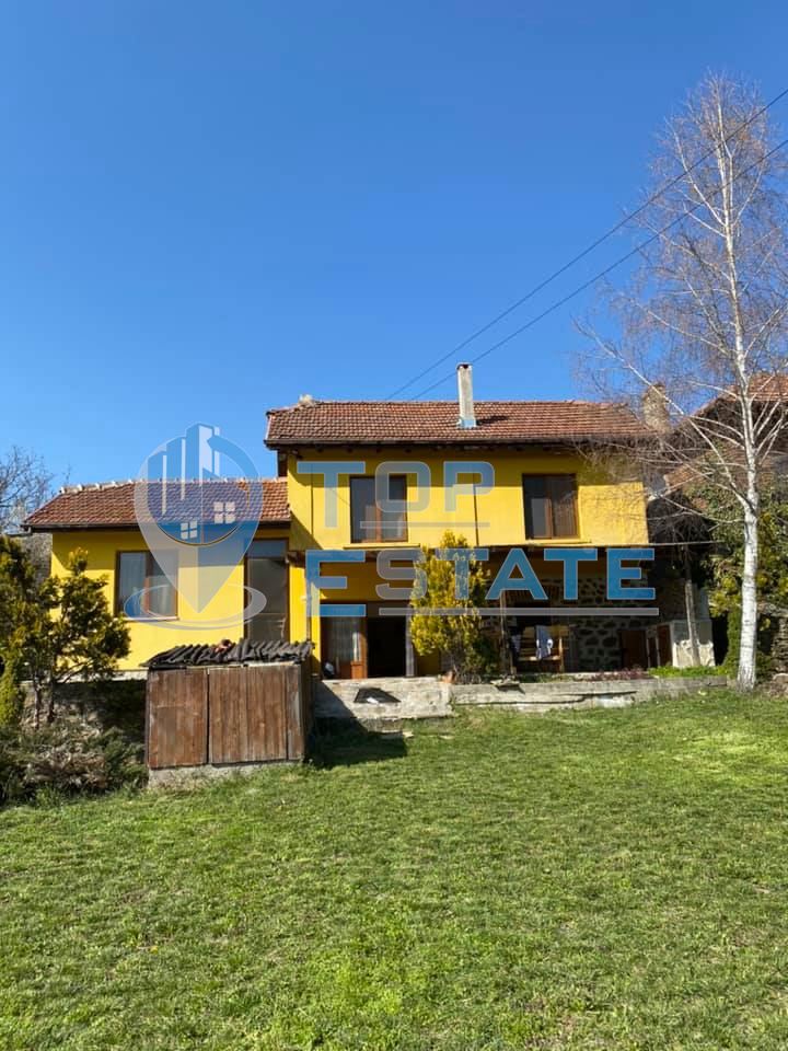 Функционираща къща за гости с басейн и панорамна гледка в село Кисьовци, област Велико Търново - 0