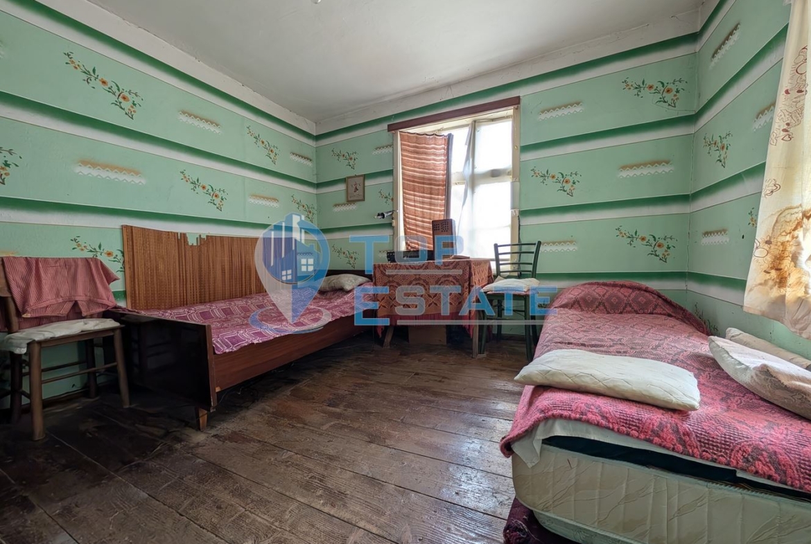 Двуетажна тухлена къща в Тревненския балкан - 0