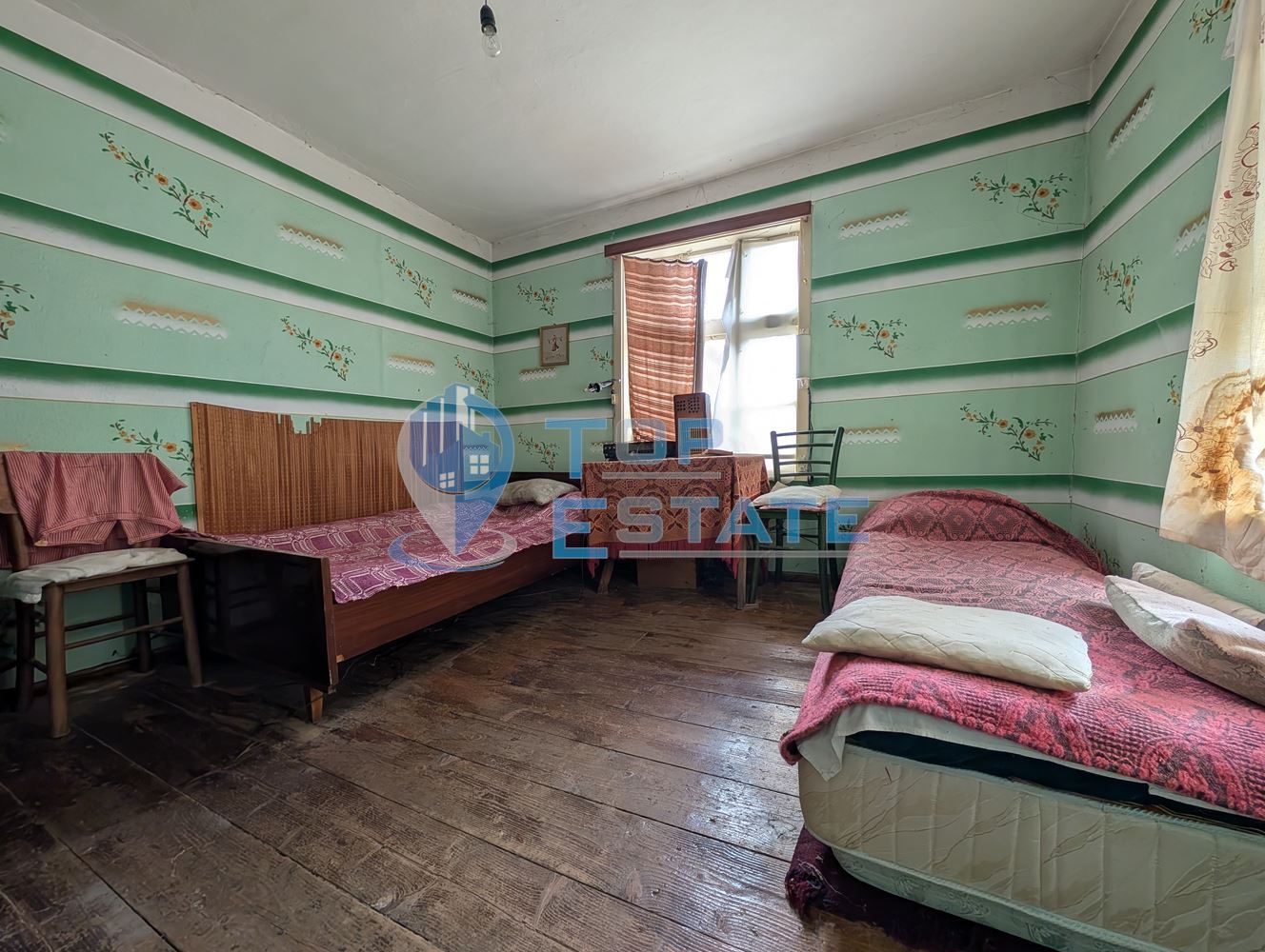 Двуетажна тухлена къща в Тревненския балкан - 0