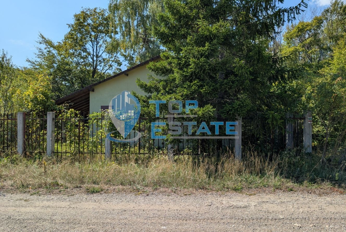 Едноетажна къща в централната част на Стара планина, в землището на село Станчов хан - 0