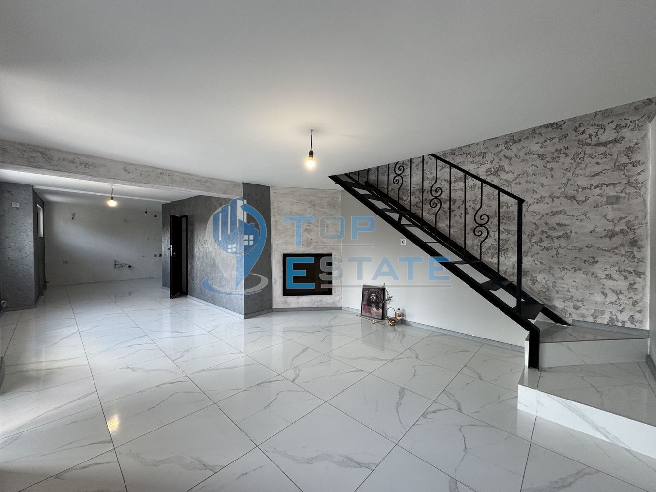 Масивна тухлена къща в с. Вишовград, област Велико Търново - 0