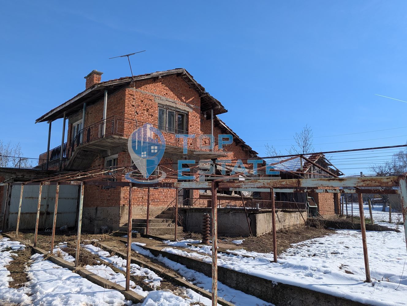 Двуетажна масивна къща с красива гледка в град Борово, област Русе-0 Двуетажна масивна къща с красива гледка в град Борово, област Русе - 0