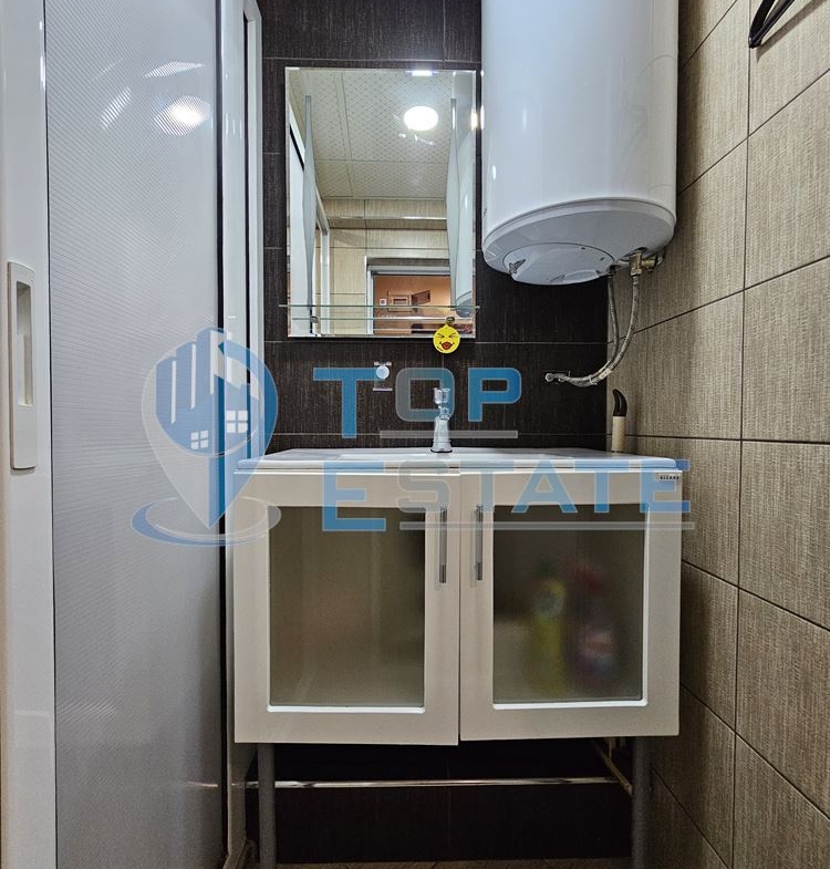 Обзаведен и ремонтиран двустаен тухлен апартамент в Горна Оряховица, квартал Гарата - 0